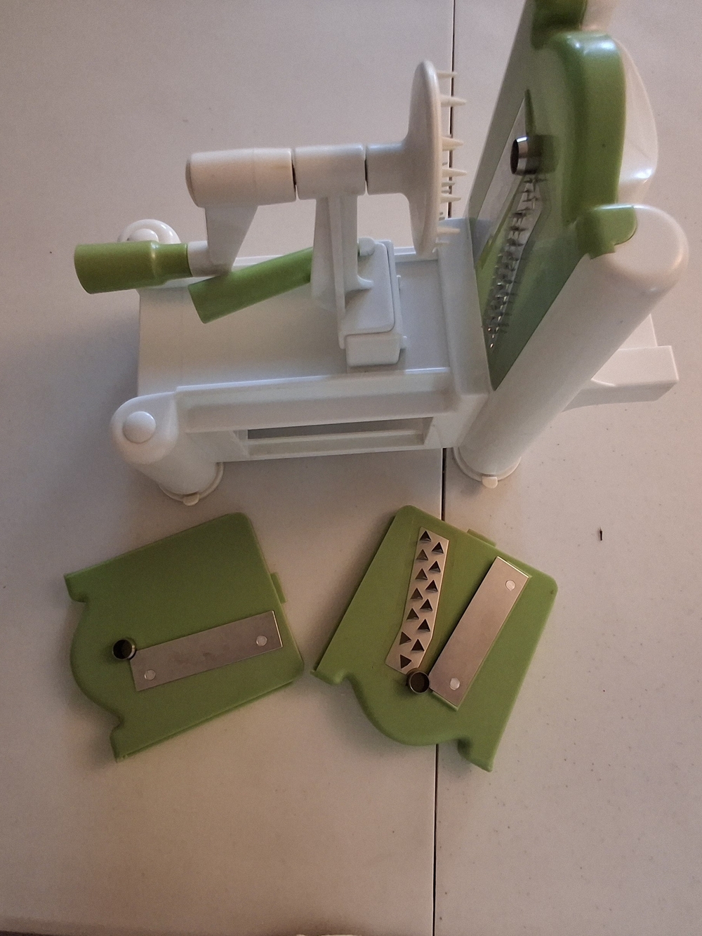 Spiral Slicer and Cutter - Green and White